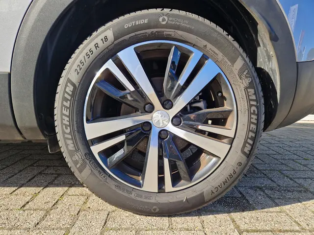 Peugeot 3008 1.2T 130pk GT 2024 Benzine 23