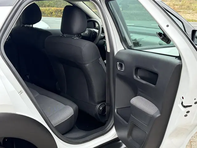 Citroën C4 Cactus 1.2 VTi Business 2014 Benzine 19