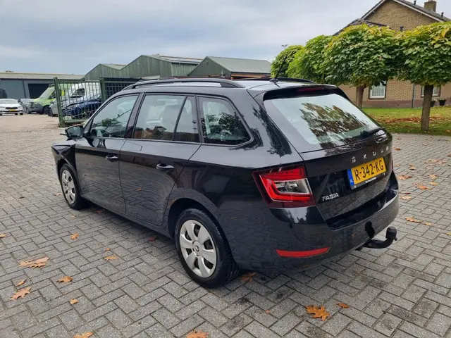 Škoda Fabia Combi 1.0 TSI DSG Ambition 2022 Benzine 5