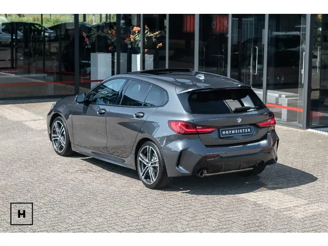 BMW 1 Serie 118i M-Sport | Pano | Leer 2021 Benzine 3