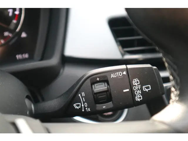 BMW X1 sDrive18i High Executive 2019 Benzine 26