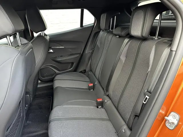 Peugeot 2008 1.2 Turbo 130 PK GT 2022 Benzine 28