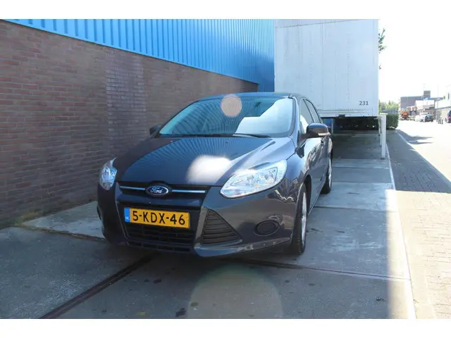 Ford Focus 1.0 EcoBoost Trend 2013 Benzine 2