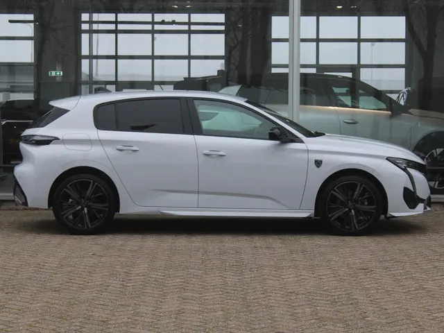 Peugeot 308 HYBRID 145 e-DCS6 GT 2025 Hybride Benzine 25