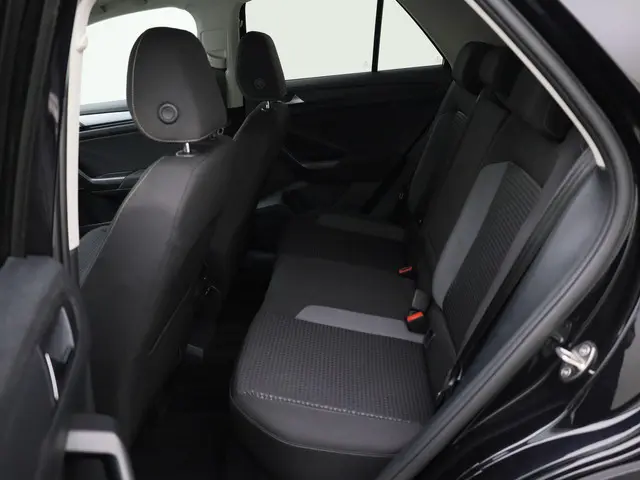 Volkswagen T-Roc 1.5TSI/150PK Active DSG 2022 Benzine 17