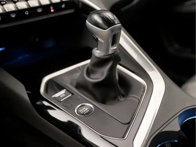 Peugeot 3008 1.2 PureTech GT Premium Sport 2020 Benzine 12