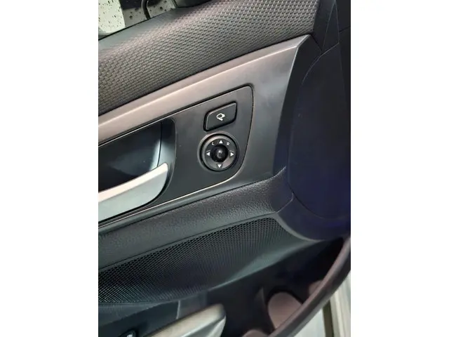 Hyundai Veloster 1.6 T-GDI i-Catcher Premium 2015 Benzine 28