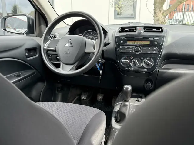 Mitsubishi Space Star 3