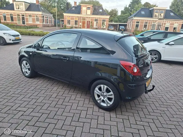 Opel Corsa 1.2-16V Berlin 2013 Benzine 5