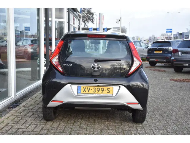 Toyota Aygo 1.0 VVT-i x-play-1e eigenaar 2019 Benzine 19