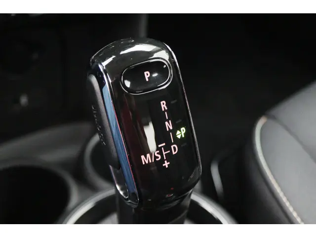 MINI Cooper Mini 1.5 Essential Automaat 2021 Benzine 41