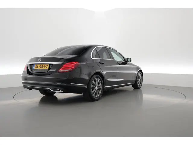 Mercedes-Benz C-Klasse 2