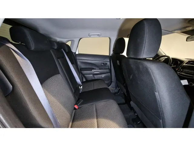 Mitsubishi ASX 1.6 Cleartec Invite+ 2015 Benzine 4