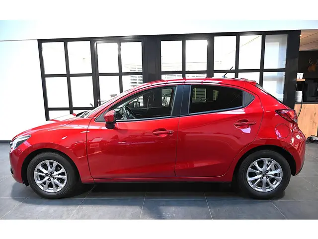Mazda 2 Skyactiv-G 90 5MT TS+ 2015 Benzine 2