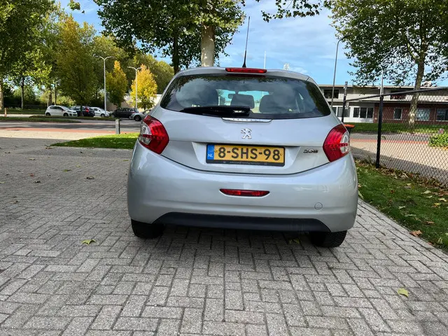 Peugeot 208 1.2 VTi Active 2013 Benzine 6