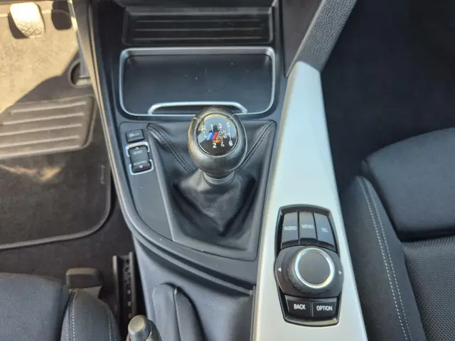 BMW 3 Serie Touring M Sport Pakket / Na 318i 2017 Benzine 20
