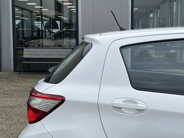 Toyota Yaris 1.0 VVT-i Connect 2019 Benzine 34