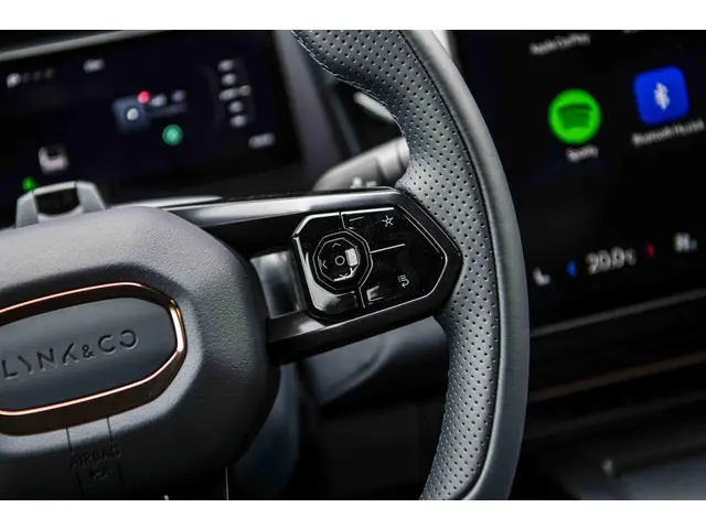 Lynk & Co 08 1.5 More 2026 Hybride Benzine 13