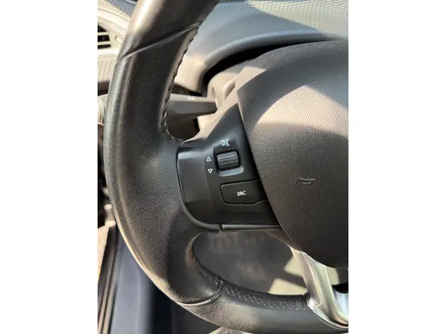 Peugeot 2008 1.2 PureTech Blue Lion 2016 Benzine 36