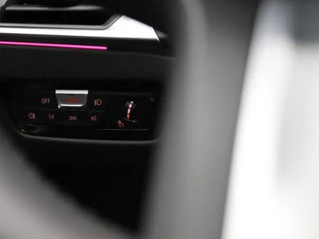 BMW 3 Serie Touring 330i 2024 Benzine 15