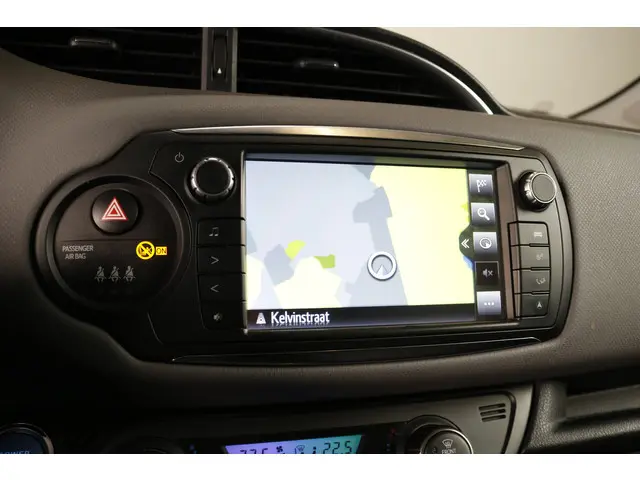 Toyota Yaris 1.5 Hybrid Trend 2016 Hybride Benzine 18