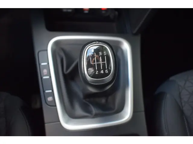 Kia Ceed 1.0 T-GDi DynamicLine X-Tra 2022 Benzine 21