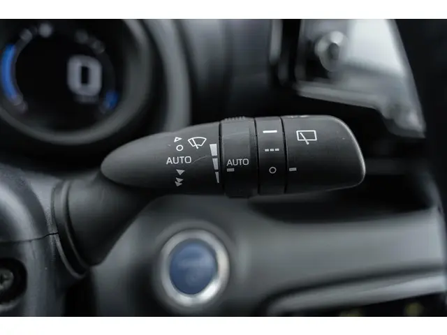 Toyota Yaris 1.5 Hybrid Dynamic 2021 Hybride Benzine 31