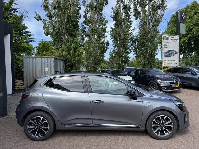 Renault Clio 1.0 TCe 90 GPF techno 2024 Benzine 4