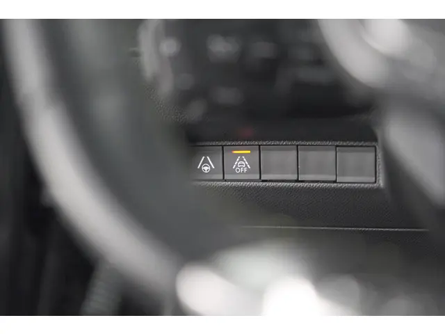 Peugeot 208 PureTech 130 EAT8 GT-Line 2020 Benzine 38