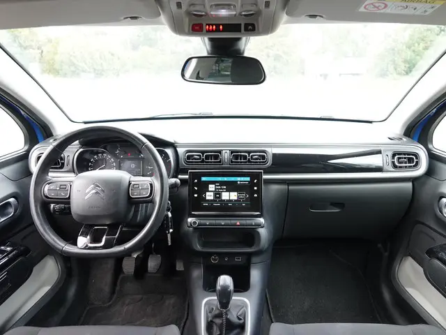 Citroën C3 1.2 PureTech 82PK Shine 2017 Benzine 12