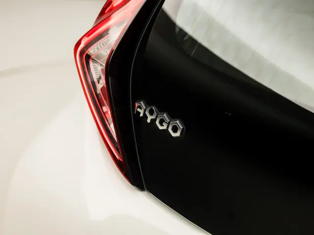 Toyota Aygo 1.0 VVT-i x-play 2019 Benzine 23