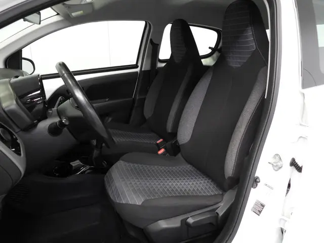 Peugeot 108 1.0 e-VTi Allure 2021 Benzine 19