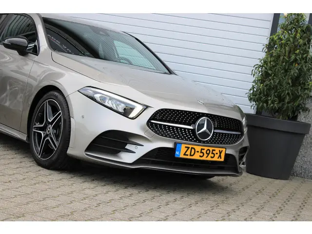 Mercedes-Benz A-Klasse 180 AMG 2019 Benzine 11