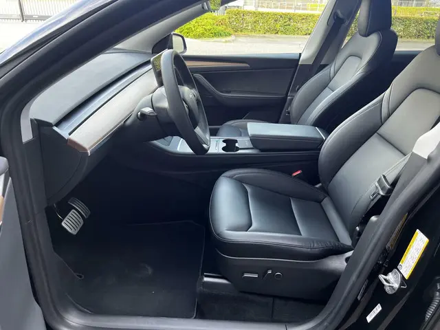 Tesla Model Y Performance AWD 75 kWh 2023 Elektrisch 2