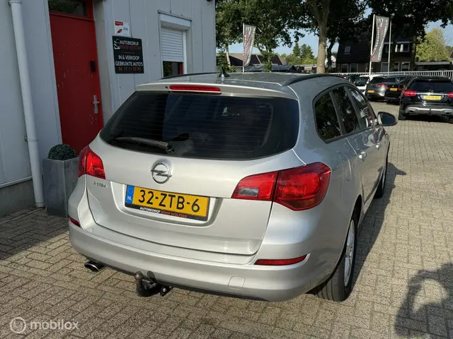 Opel Astra Sports Tourer 1.4 Turbo Business + 2013 Benzine 7