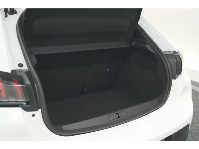 Peugeot 208 PureTech 100 Allure 2024 Benzine 61