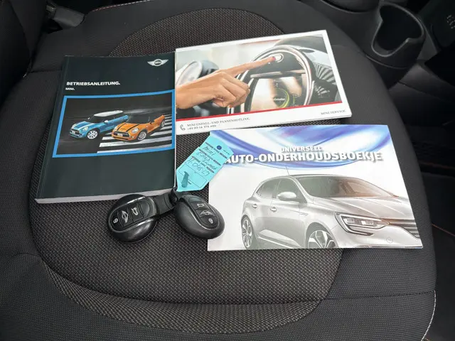 MINI One Mini 1.2 Chili Business *pano 2016 Benzine 23
