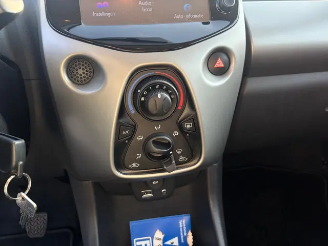 Toyota Aygo 1.0 VVT-i x-play 2017 Benzine 10