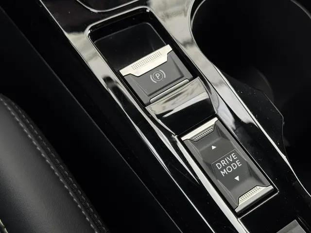 Peugeot 2008 1.2 PureTech 130 GT 2023 Benzine 16