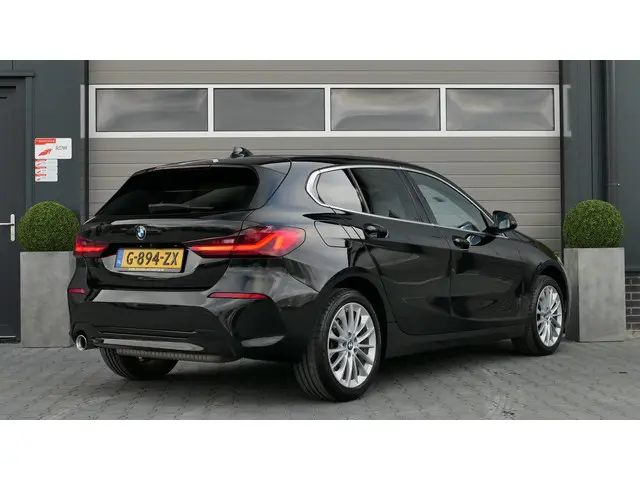 BMW 1 Serie 118i Executive Edition 2020 Benzine 2