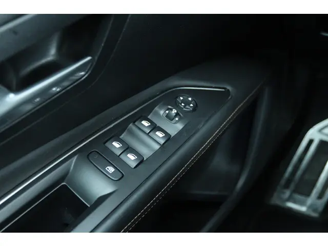 Peugeot 3008 1.2 PT GT LINE 2017 Benzine 26