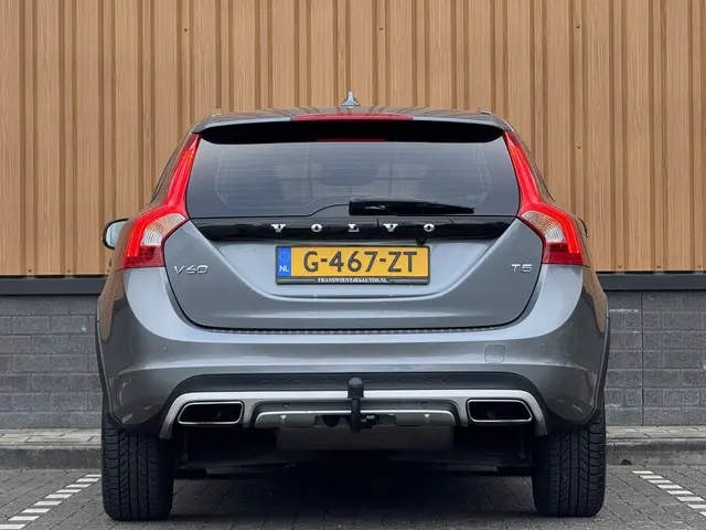 Volvo V60 Cross Country 2.0 T5 Summum 2016 Benzine 6
