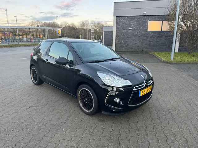 Citroën DS3 1.2 VTi So Chic 2013 Benzine 2