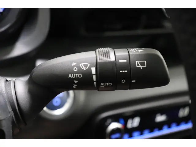 Toyota Yaris 1.5 Hybrid Executive, 2020 Hybride Benzine 18