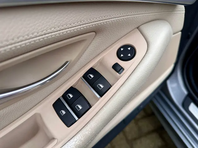 BMW 5 Serie Touring 520i Executive 2014 Benzine 30