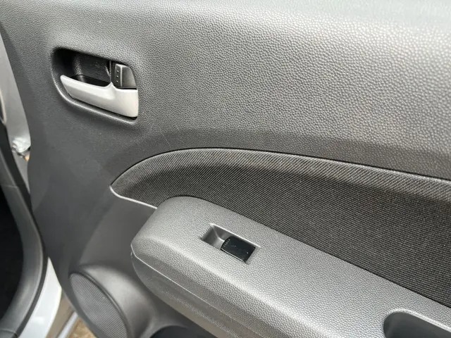 Suzuki Splash 1.2 Exclusive EASSS 2015 Benzine 27