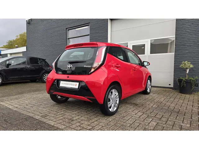 Toyota Aygo 1.0 VVT-i x-wave 2015 Benzine 6