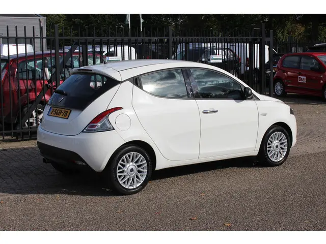 Lancia Ypsilon 0.9 TwinAir Silver Plus, Airco! 2013 Benzine 7