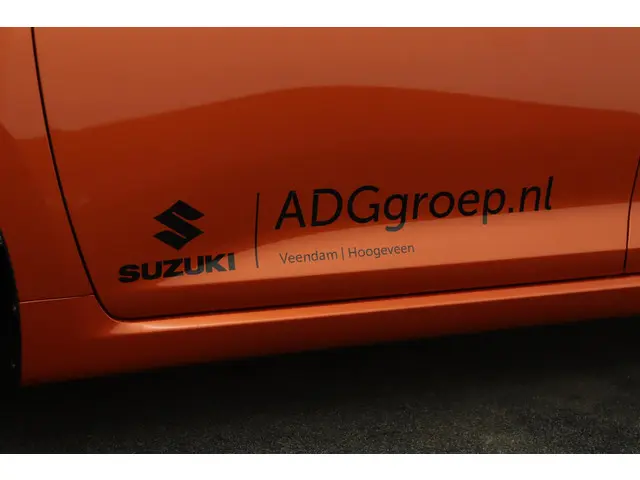 Suzuki Swift 1.2 Style Smart Hybrid 2025 Benzine 37