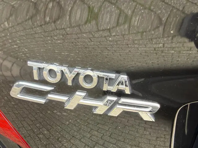 Toyota C-HR 1.8 Hybrid Bi-tone 2018 Hybride Benzine 28